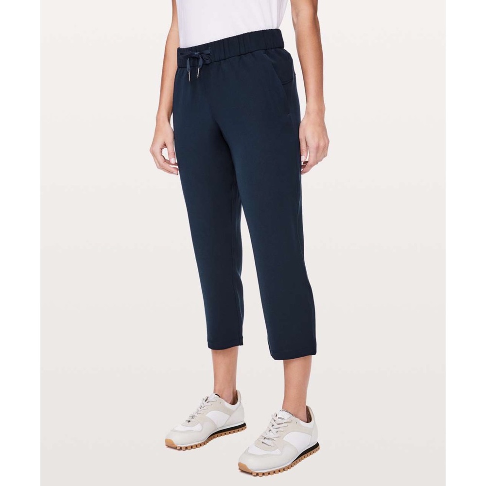 Lululemon On The Fly Crop Woven 23" Pants True Navy Blue